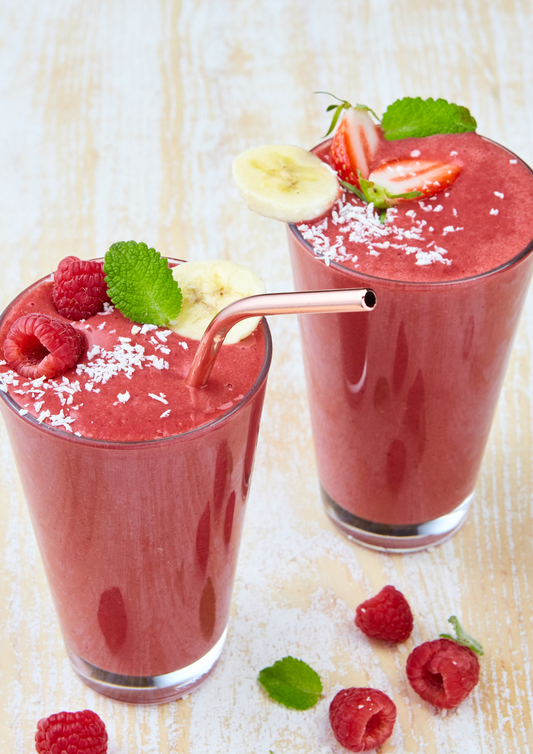 Smoothie multivitaminés aux fruits lyophilisés de banane, fraise et framboise. Préparation 100% pur fruit et sans sucre ajouté.